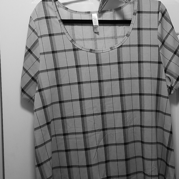 Lularoe Classic T size 2xl - Picture 1 of 2